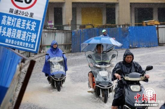 資料圖：電動車出行。譚凱興 攝