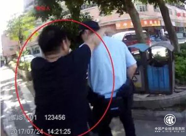 廣州一男子酒后因瑣事打人對民警動粗，涉嫌妨害公務被刑拘