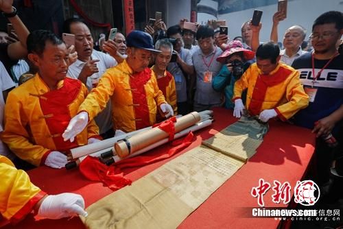 浙江淳安一村莊400年圣旨首次對外公開展示