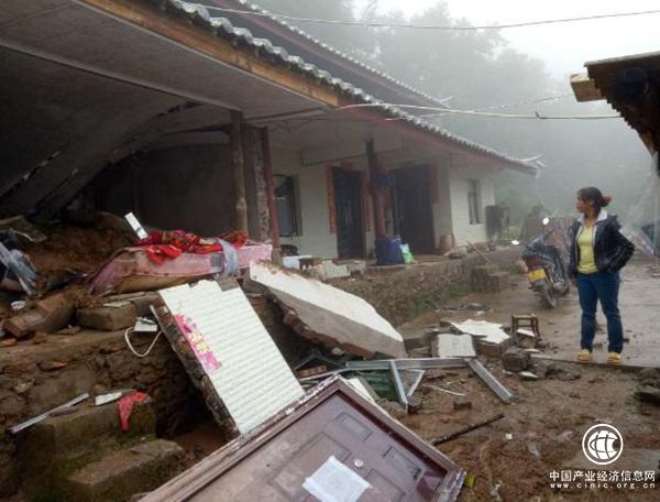 云南鎮(zhèn)沅集中暴雨引發(fā)山體滑坡致3人死亡，1780多人受災(zāi)