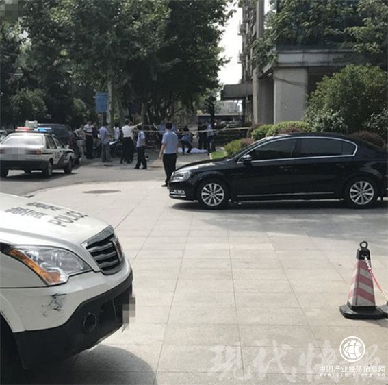 南京下關濱江商務區(qū)黨工委書記高空墜亡