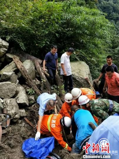 四川蘆山：強(qiáng)降雨致5名幼林撫育人員失聯(lián)4人遇難  