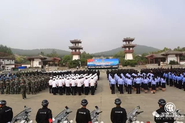 山東省沂南縣舉行“迎接十九大、忠誠(chéng)保平安”暨城區(qū)合成化巡防啟動(dòng)誓師動(dòng)員大會(huì)