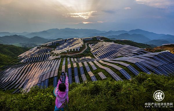 國土部：光伏發(fā)電項目建設(shè)用地不得占用永久基本農(nóng)田