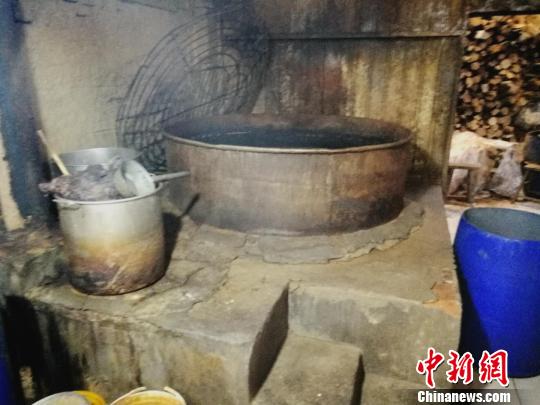 河北河間驢肉黑作坊探訪：窩點隱蔽 設備布滿油污