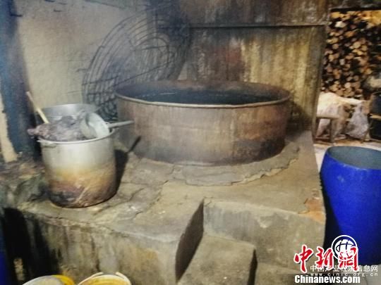 河北河間驢肉黑作坊探訪：窩點隱蔽設備布滿油污