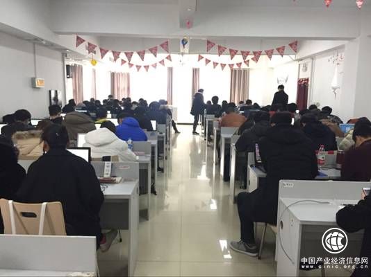 河南工業(yè)大學160余名學生在傳智播客鄭州校區(qū)參加人工智能+Python實訓