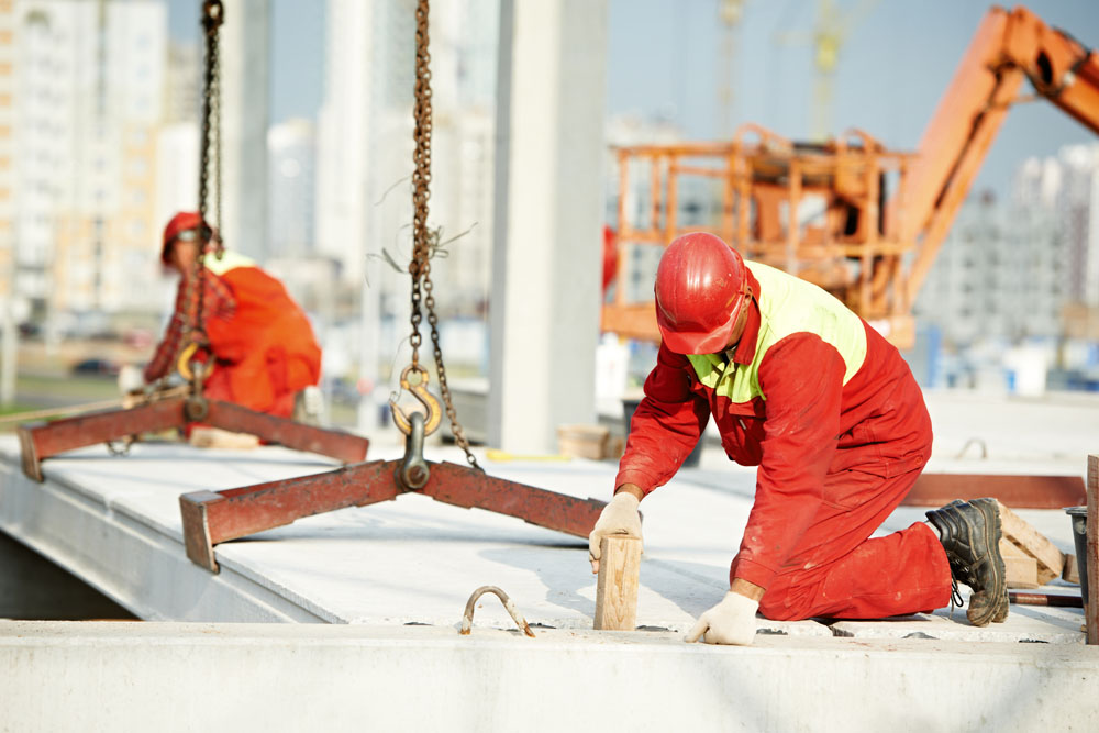 最高法發(fā)布建設(shè)工程新司法解釋 加強保護建筑工人權(quán)益