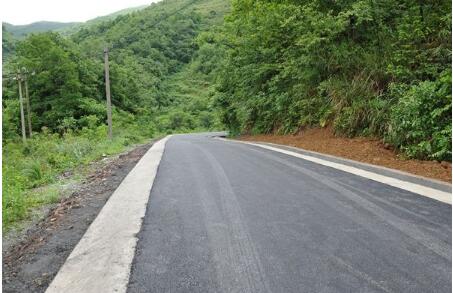 交通扶貧取得決定性進展 農(nóng)村通硬化路通客車目標(biāo)基本完成