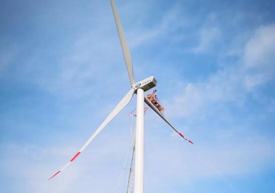 中船重工突破風電機組單葉片吊裝技術