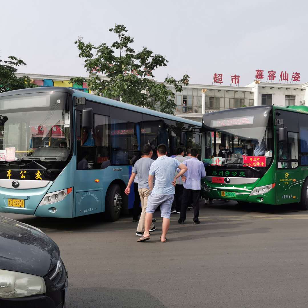 兩公交車別車致交通混亂 所幸無人員傷亡