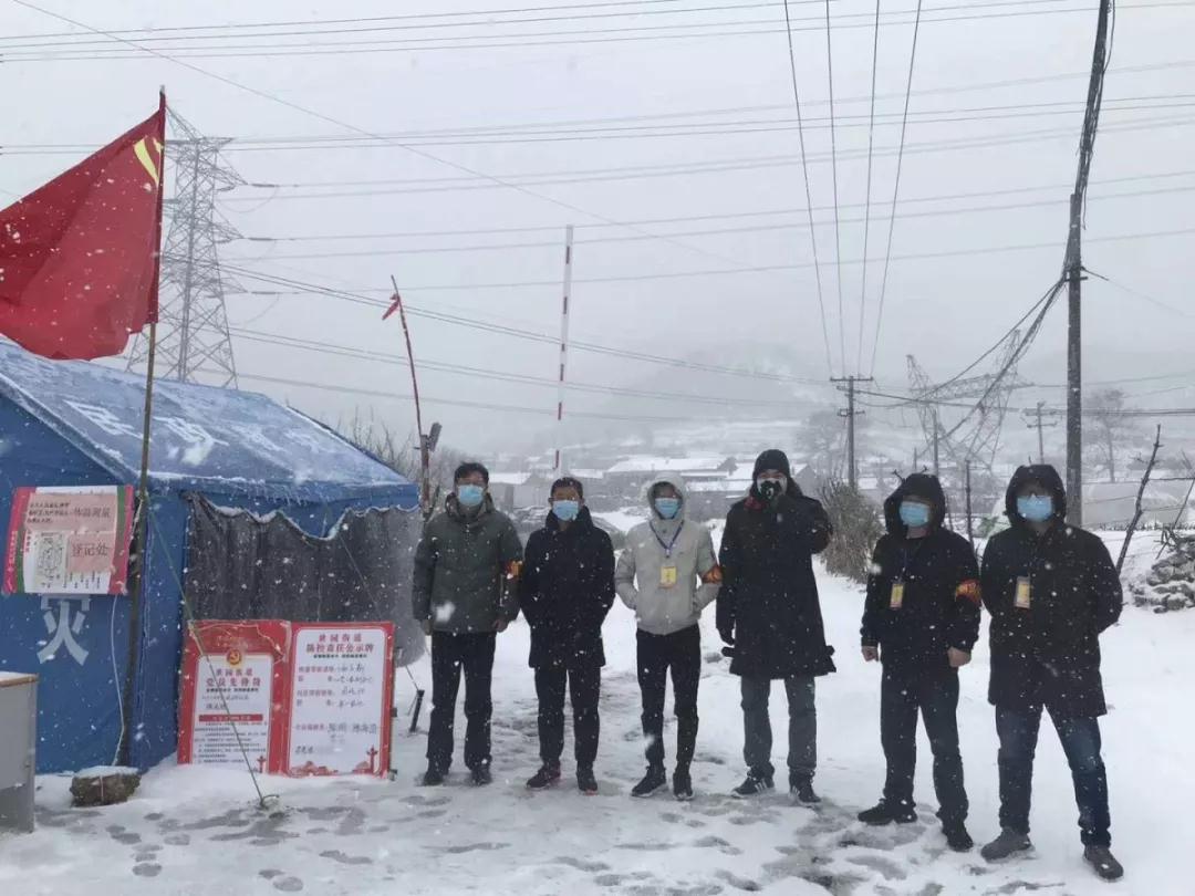 青島市李滄區(qū)人社局：黨徽當盾牌 為群眾筑牢安全防線