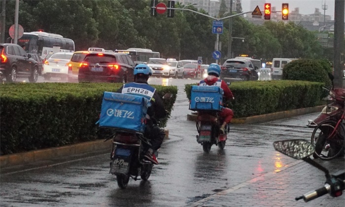 觸目驚心！上海每2.5天就有1名外賣(mài)員傷亡 全行業(yè)每3人就有1個(gè)受傷