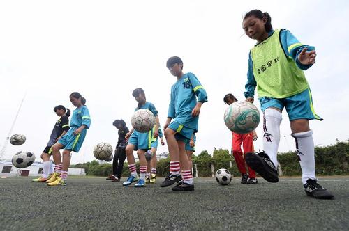 多措并舉推動(dòng)校園足球普及、提高