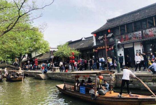 旅游業(yè)迎近年來(lái)最火熱“五一”：多地酒店民宿提前售罄，出境跟團(tuán)游滿員待發(fā)