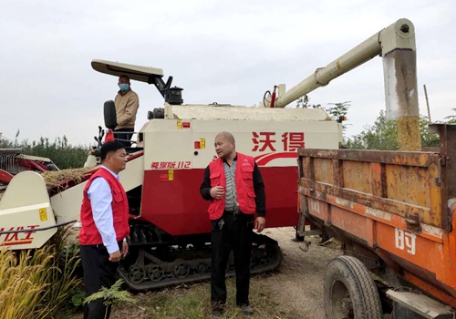 郯城縣高峰頭鎮(zhèn)：委員穿上紅馬甲服務田間暗調查