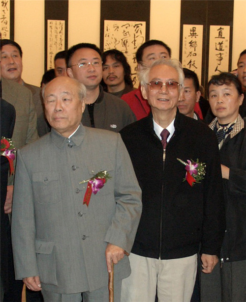 著名書法家歐陽中石（左一）沈鵬（右一）在大家名家展 2005年劉紹海拍攝于中國美術(shù)館.jpg