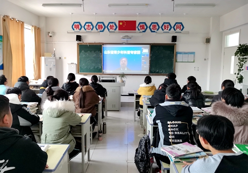 郯城縣沙墩中學(xué)開展“山東省青少年科普報告百校行希望行”活動