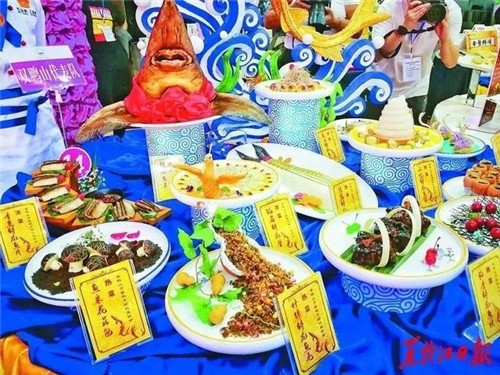 油炸冰棍、白肉血腸、榛蘑扣肉……龍菜，讓來黑龍江的中外游客大飽口福！