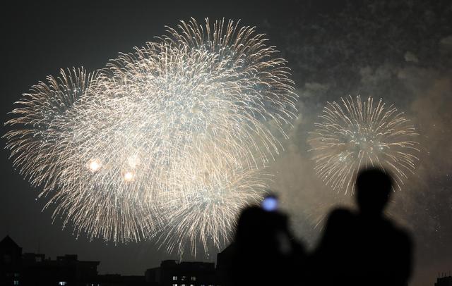 冷光煙花納入煙花爆竹管理！對網(wǎng)上非法銷售進行集中清理整治