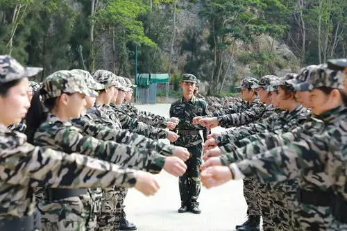 《高中階段學(xué)校學(xué)生軍事訓(xùn)練教學(xué)大綱》印發(fā) 高中階段學(xué)生軍訓(xùn)不得少于7天