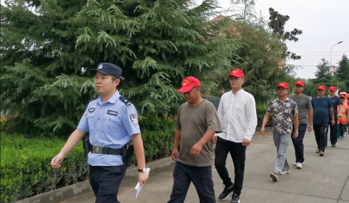 “平安義工”助力集中創(chuàng)建文明城市