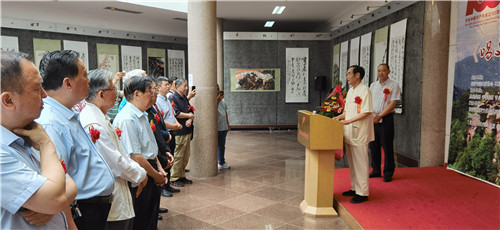 《唱支山歌》滿庭芳第三屆全國名家書畫展在青島出版藝術(shù)館開幕