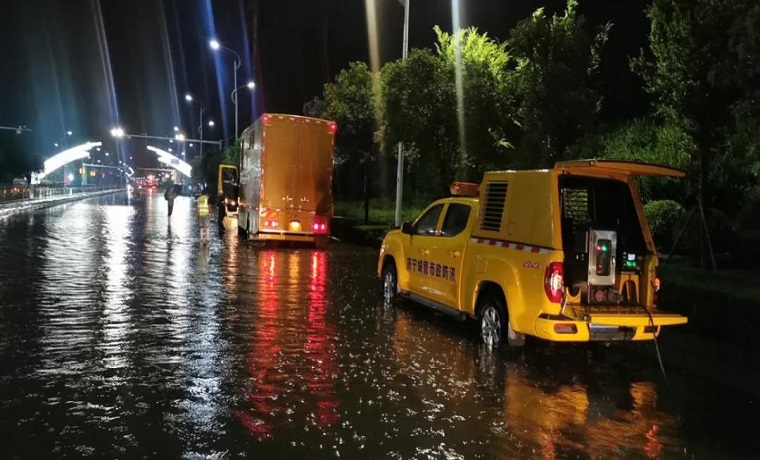 風雨逆行人｜濟寧市城市管理局徹夜奮戰(zhàn)保主次道路安全暢通