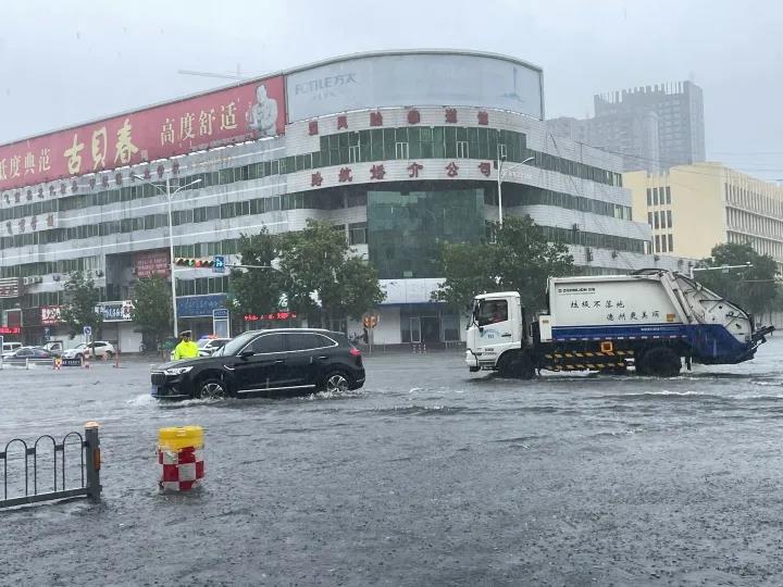 “煙花”主要降水云系逐漸移出德州！因積水這些路口已封閉、部分公交暫時(shí)停運(yùn)