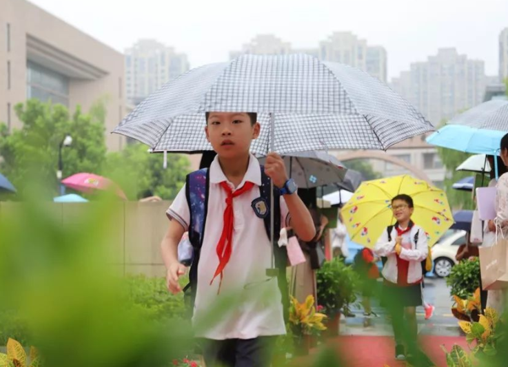 各地鐵路公安整治站車治安秩序護(hù)航秋季開學(xué)