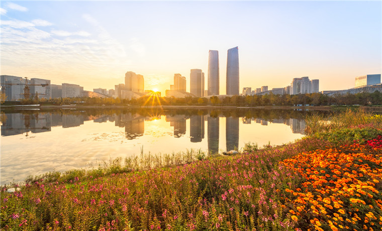 網(wǎng)紅盤入市、買房送禮：深圳新房市場批量上新