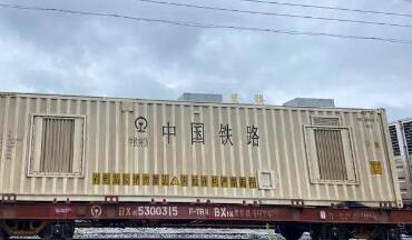 廣西開行首趟自帶發(fā)電箱中越跨境貨物列車  服務泰越開拓中國水果市場