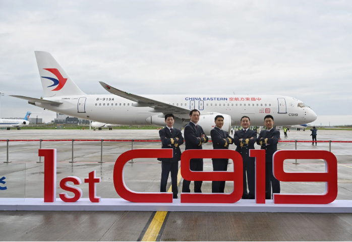 中國東方航空接收全球首架國產(chǎn)C919飛機(jī)