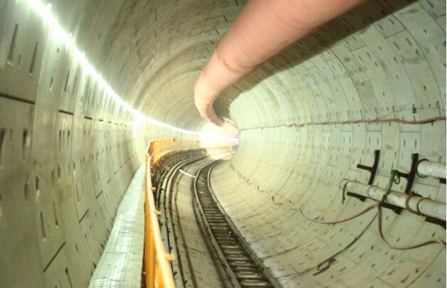 四川首條跨城軌道交通全線穿越沱江