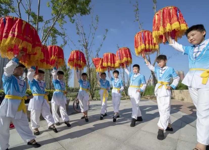 國家級非遺潁上花鼓燈：淮河畔的“東方芭蕾”