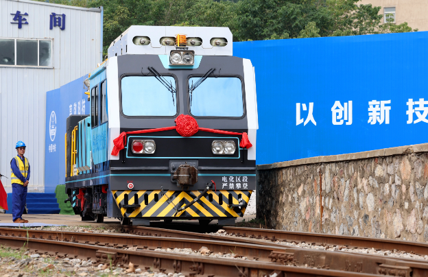 國內(nèi)首臺氫能源地鐵施工作業(yè)車下線