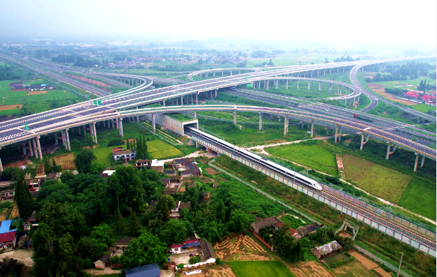 川青鐵路青白江至鎮(zhèn)江關(guān)段試運(yùn)行