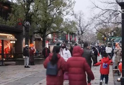 “南來北往”人氣旺 特色文旅場景“出圈”點燃消費“熱引擎”