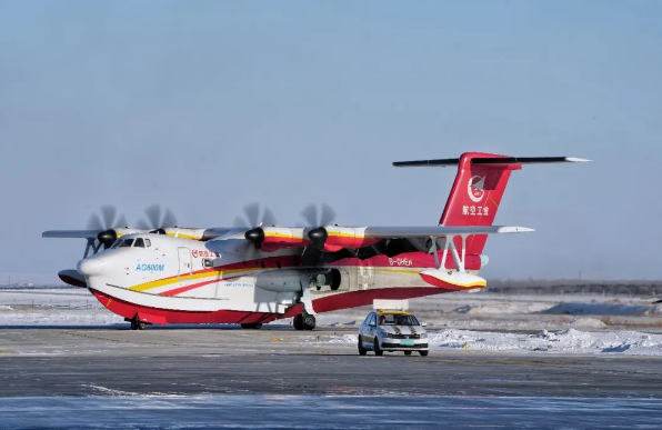 大型水陸兩棲飛機(jī)“鯤龍”AG600M完成高寒試飛任務(wù)