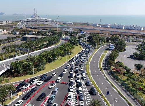 今年第一季度，港珠澳大橋珠海公路口岸客流車流創(chuàng)歷史同期新高