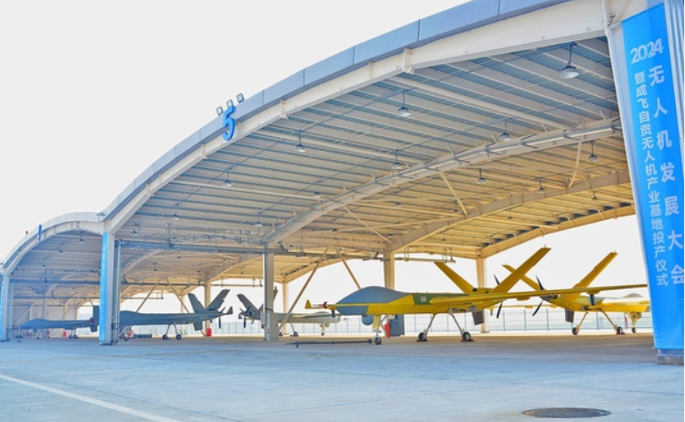 “領航”新賽道！成飛自貢無人機產業(yè)基地正式投產