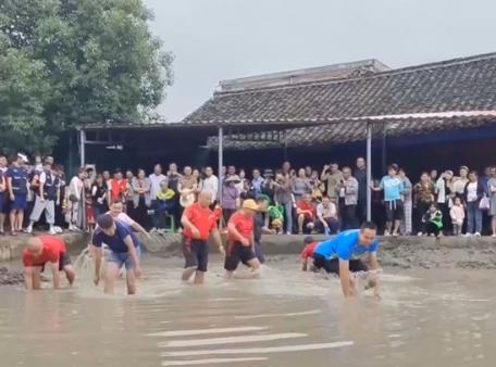 繽紛活動“點亮”消費熱情 端午將至 多地假日氛圍漸濃