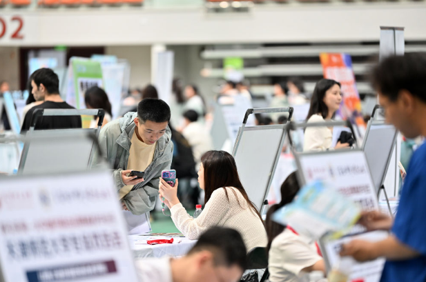 以更有力舉措增強民生獲得感——當前抓改革促發(fā)展觀察之五