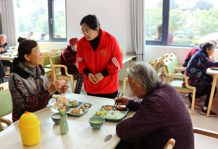 應(yīng)對(duì)人口老齡化！中央財(cái)政新增3億元支持助餐服務(wù)