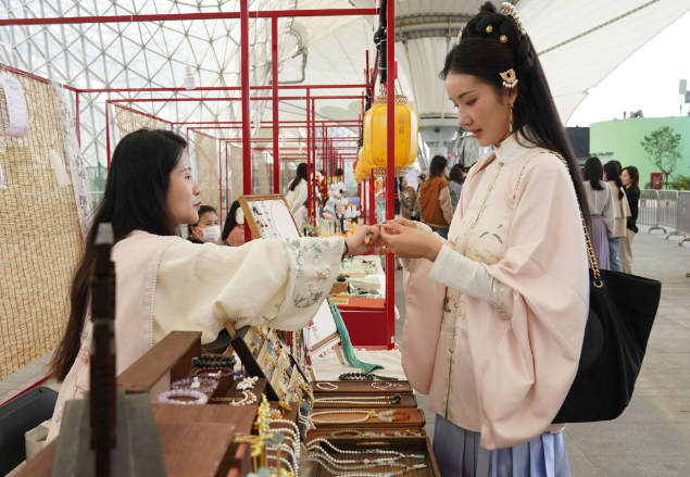 國(guó)潮元素為服飾消費(fèi)市場(chǎng)注入活力