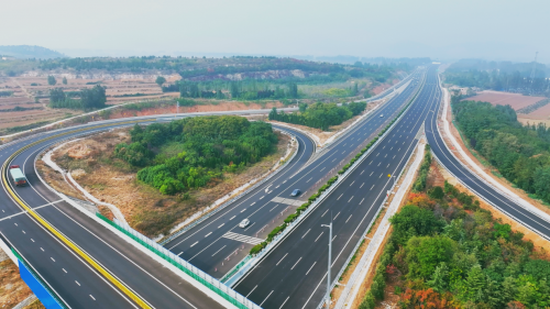 雙向八車道！中建八局濟(jì)廣高速濟(jì)菏段改擴(kuò)建四標(biāo)段正式通車運(yùn)行