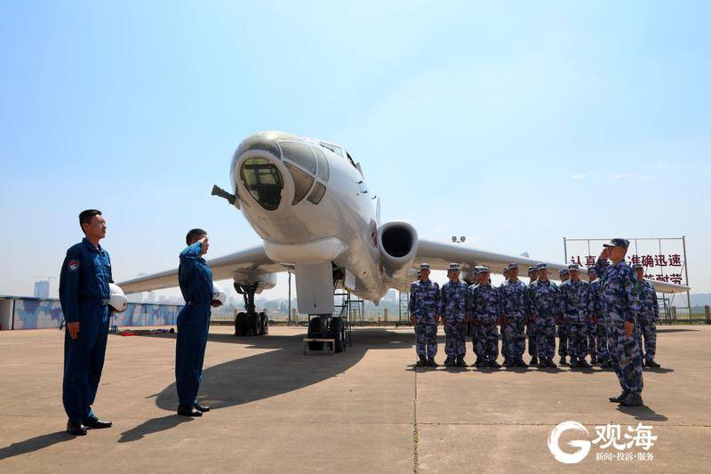 戰(zhàn)場(chǎng)氣息撲面 海軍航空大學(xué)青島校區(qū)組織畢業(yè)學(xué)員綜合演練