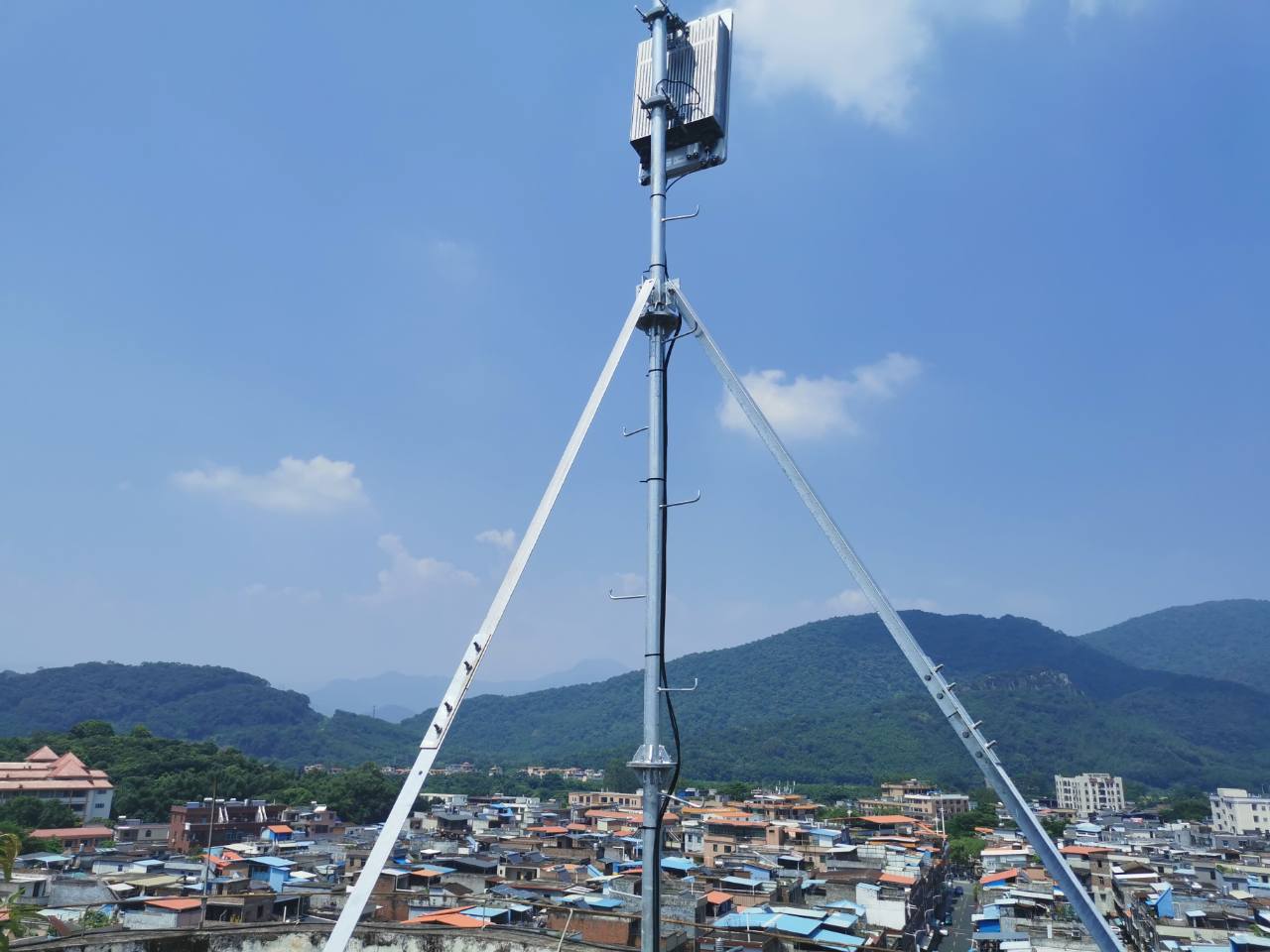 中國(guó)電信廣東公司攜手華為完成全國(guó)首個(gè)2.1GHz 8T8R AAU部署